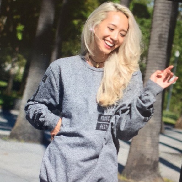 Meet your Posher, Jenn - Picture 1 of 1